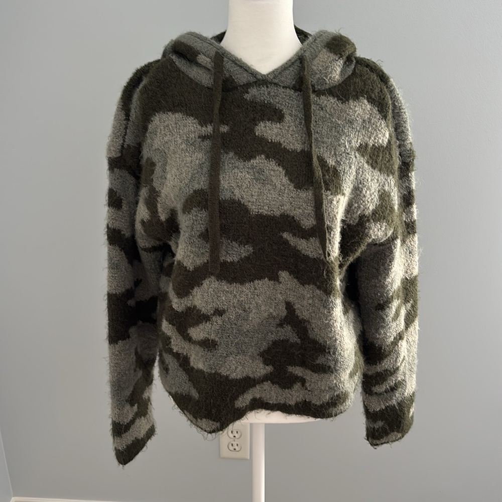 Women’s small Victoria’s Secret PiNK camouflage hoodie